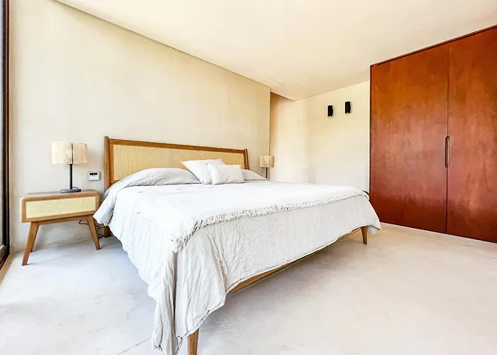 Rooftop Paradise 2br In Gated Community *